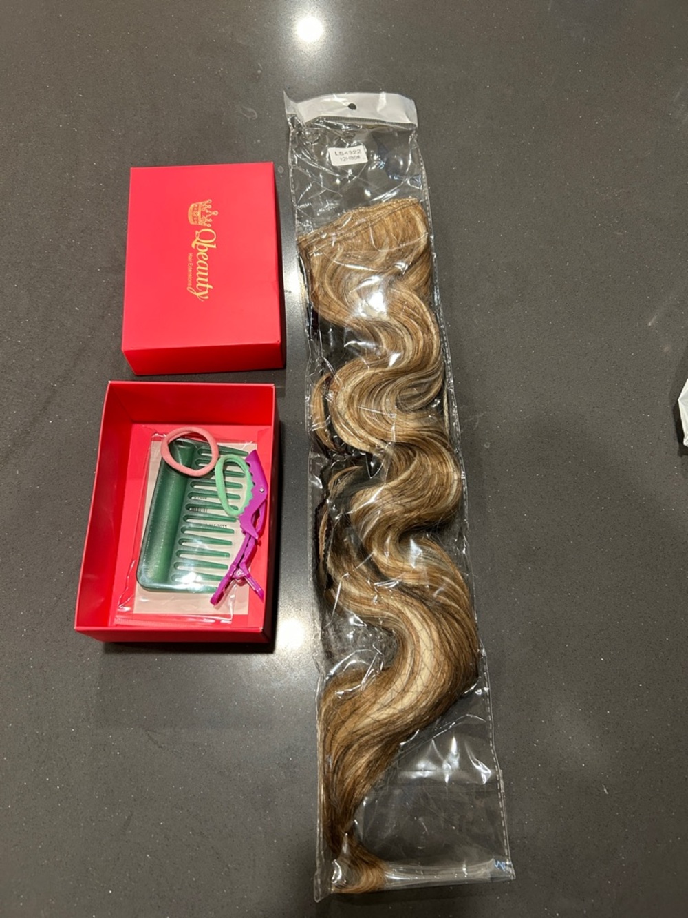 Wavy Clip-In Hair Extension in Light Brown/blonde